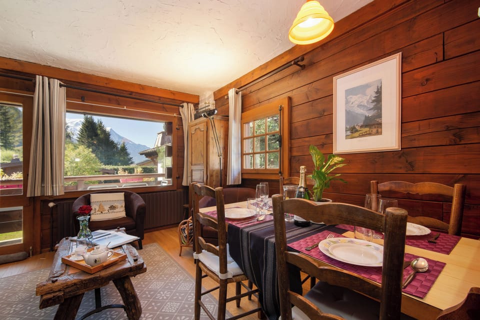 Large windows with a view of Mont blanc