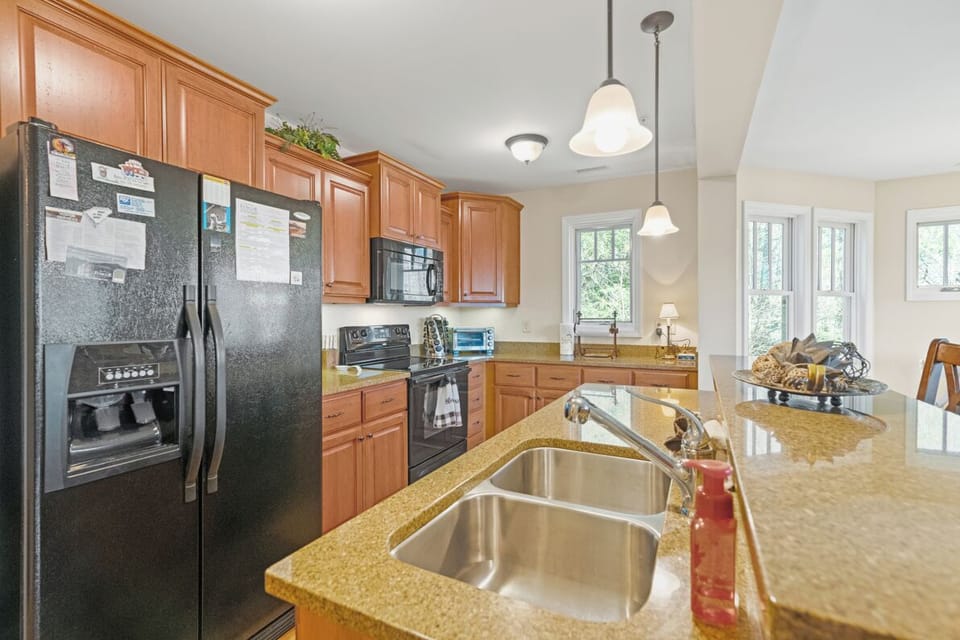 Kitchen--- Granite Countertops