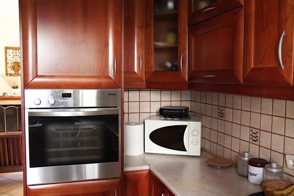 Fully equipped modern kitchen