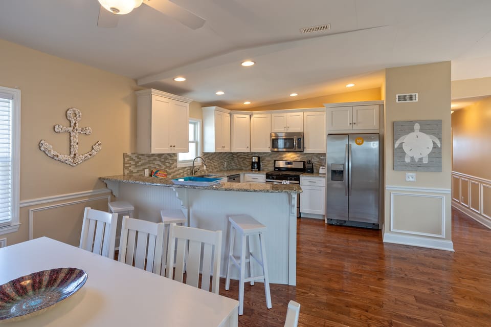 Dining/Kitchen Area