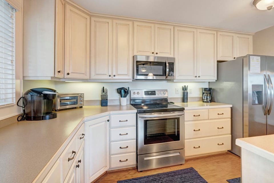 Kitchen--- Modern and Inviting