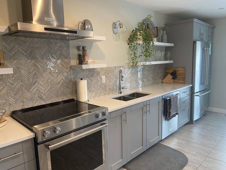 Kitchen has Kitchen aid appliances with ice maker and filtered water