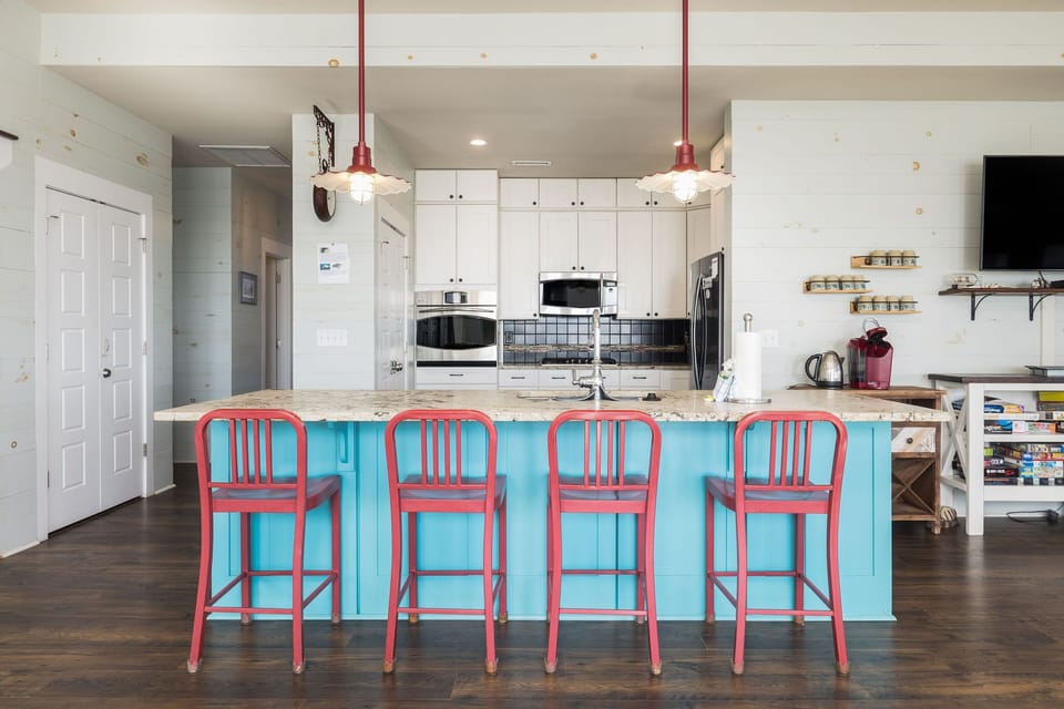 Breakfast Bar and Open-Concept Kitchen – Gather the family for casual dining.