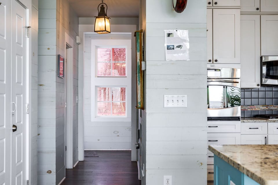 Welcoming Front Entryway – Coastal charm greets you the moment you arrive.
