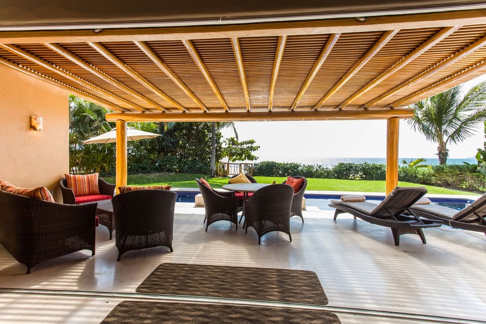 Jazmin outside dining area