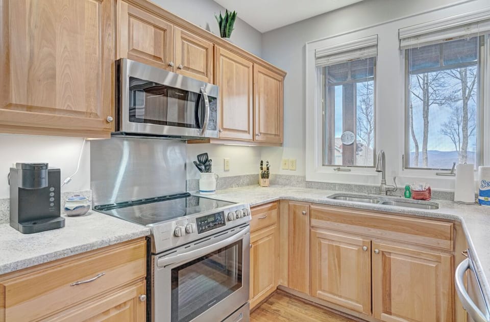 Kitchen--- Granite Counter-tops, Stainless Steel
