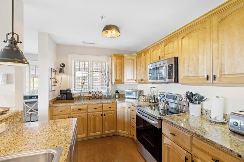 Kitchen---Granite Counter-tops, Stainless Steel