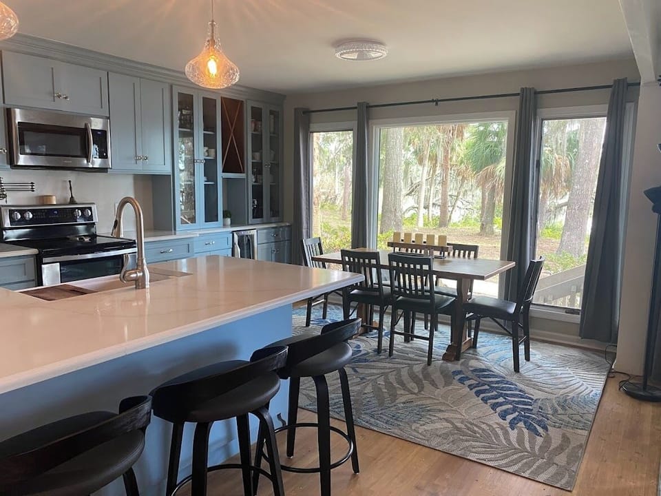 Open floor plan with kitchen and dining room overlooking the water.