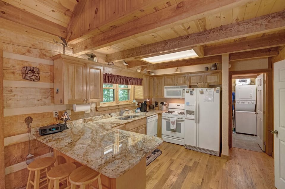 Kitchen--- Open with Granite Countertops