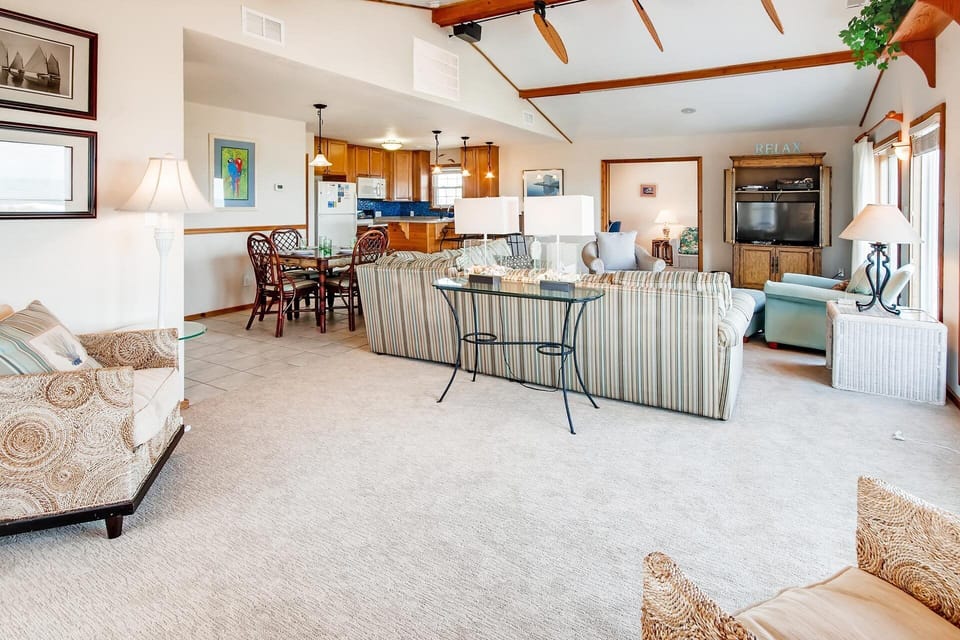 Surf-or-Sound-Realty-Vantage-Point-8-Great-Room-7