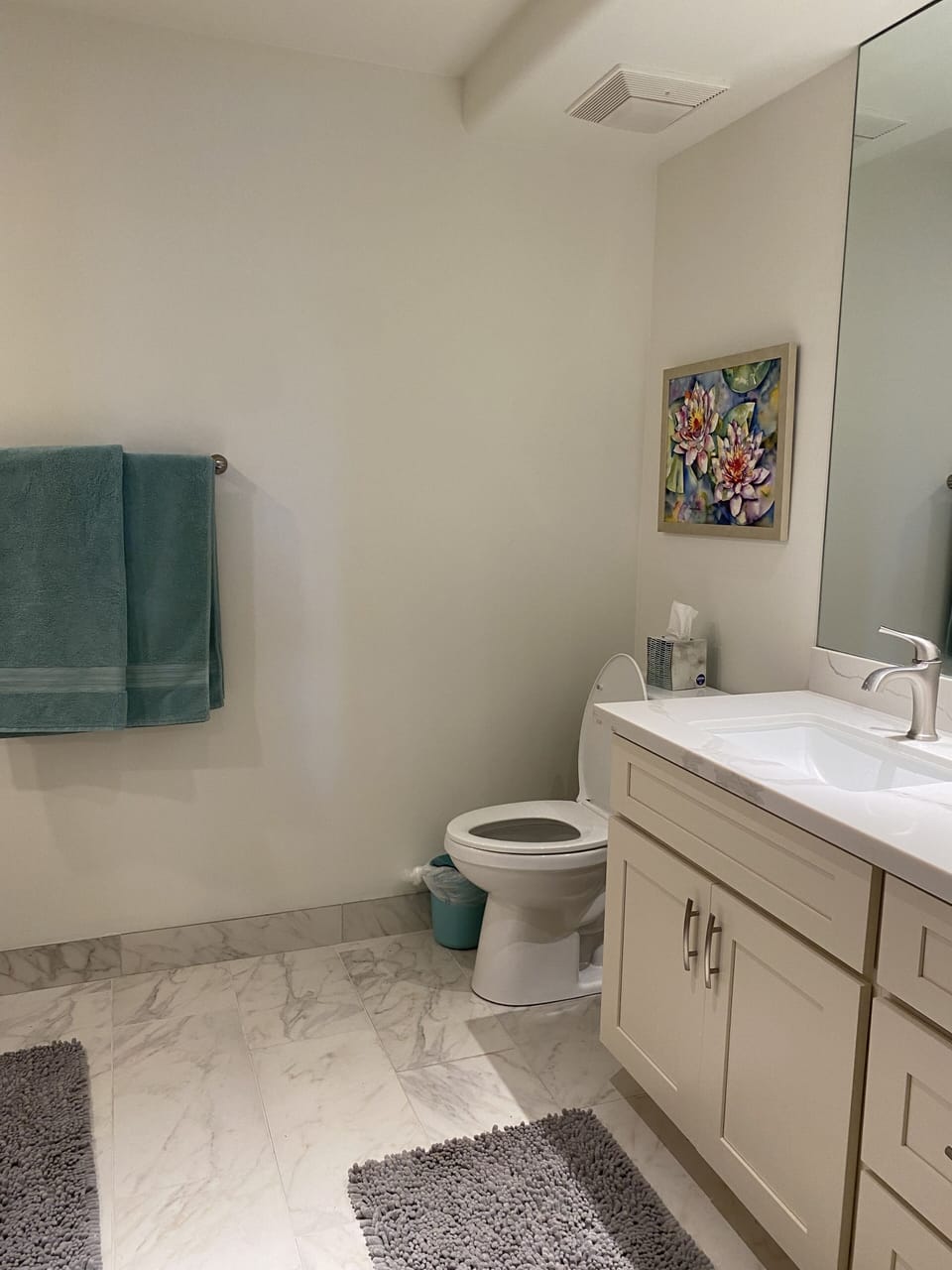 Master bedroom en suite bathroom. 