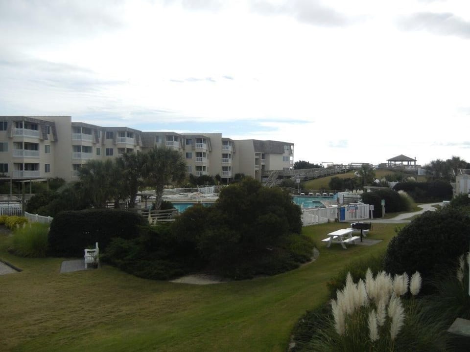 Pool & Courtyard