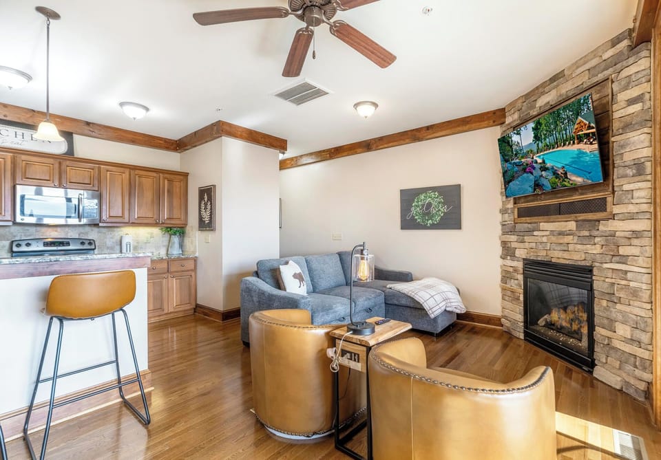 Living Room--- Cozy with Gas Log Fireplace