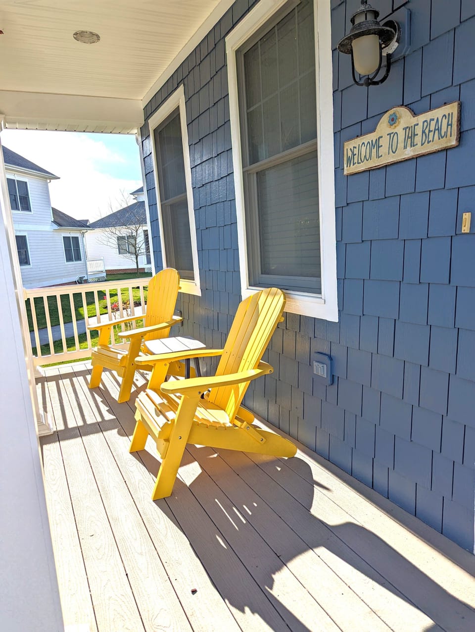 Front porch - Overlooking large common area court yard