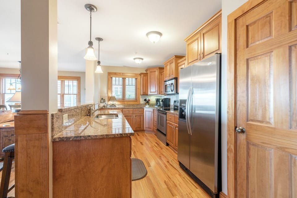 Kitchen--- Granite Counter-tops, Stainless Steel