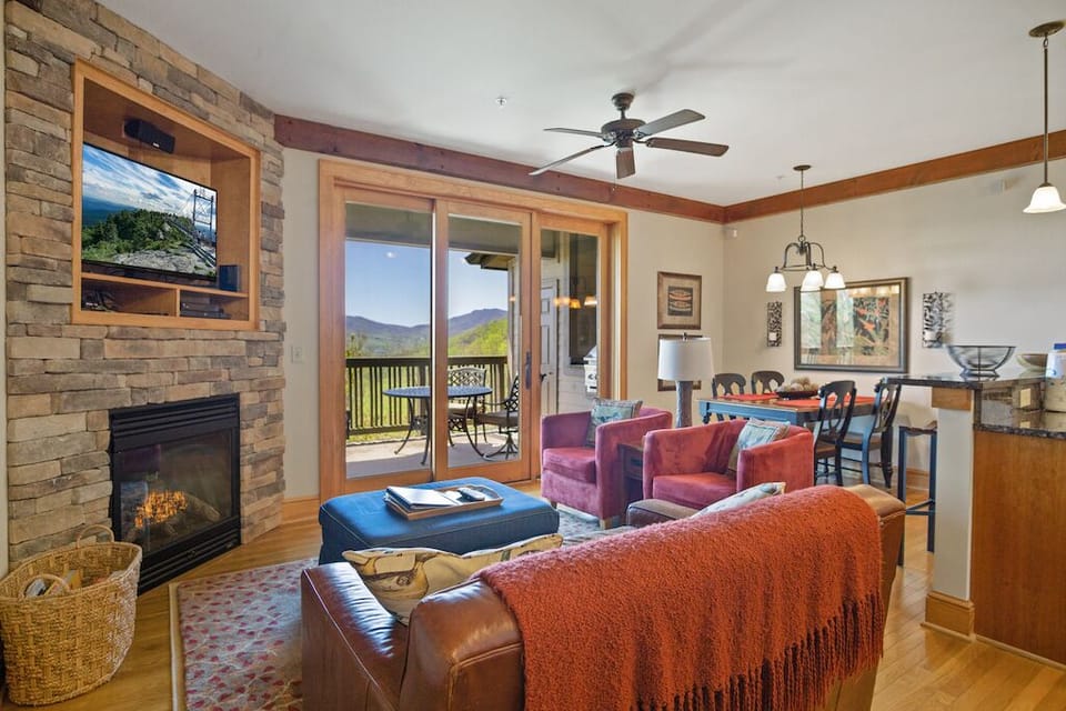 Open Floor Plan--- Kitchen/Dining/Living Room