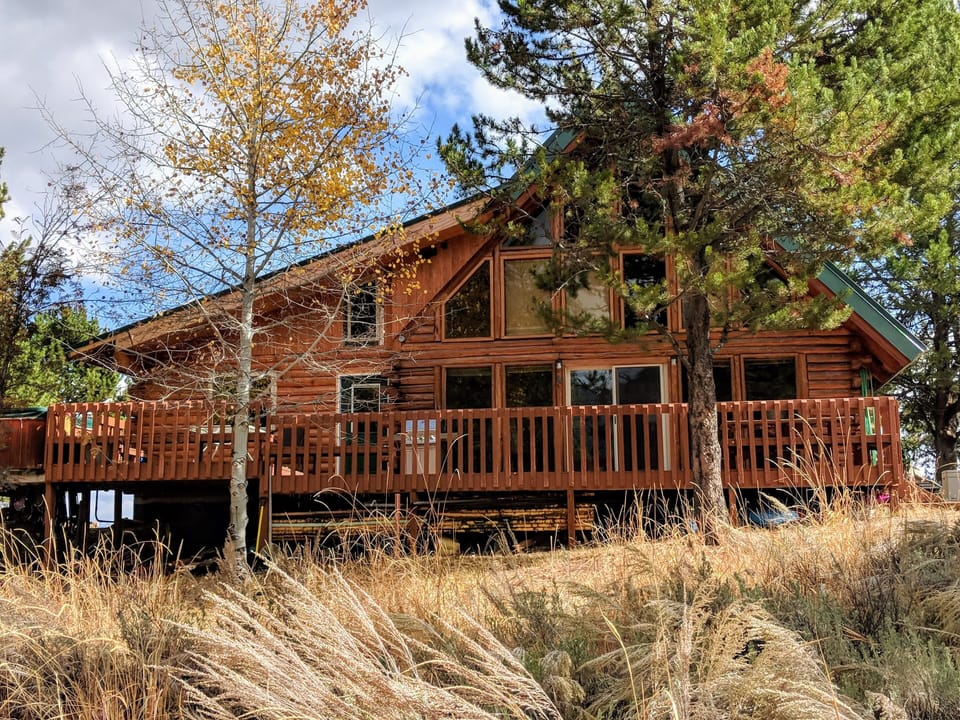 Newly remodeled 2200 sf cabin 6 miles from Tamarack.
