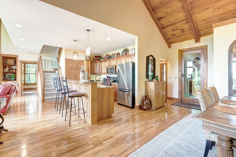 Open Floor Plan--- Kitchen/Dining/Living Rooms