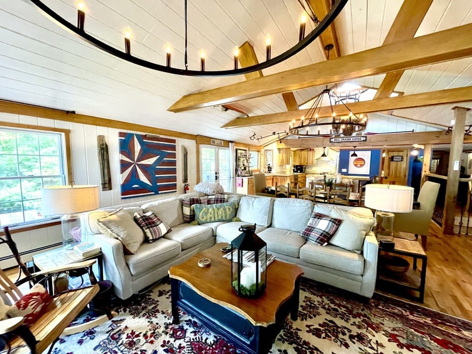 Morning room with wood burning fireplace, flat screen tv. Panoramic lake views