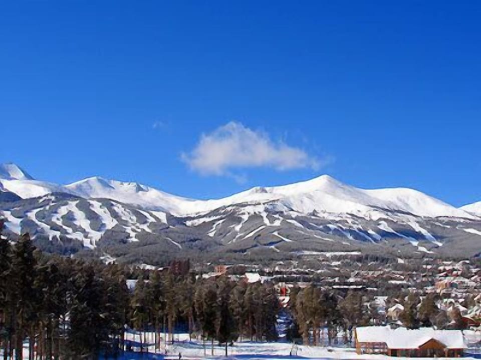 The Breckenridge Ski Area covers 5 peaks.