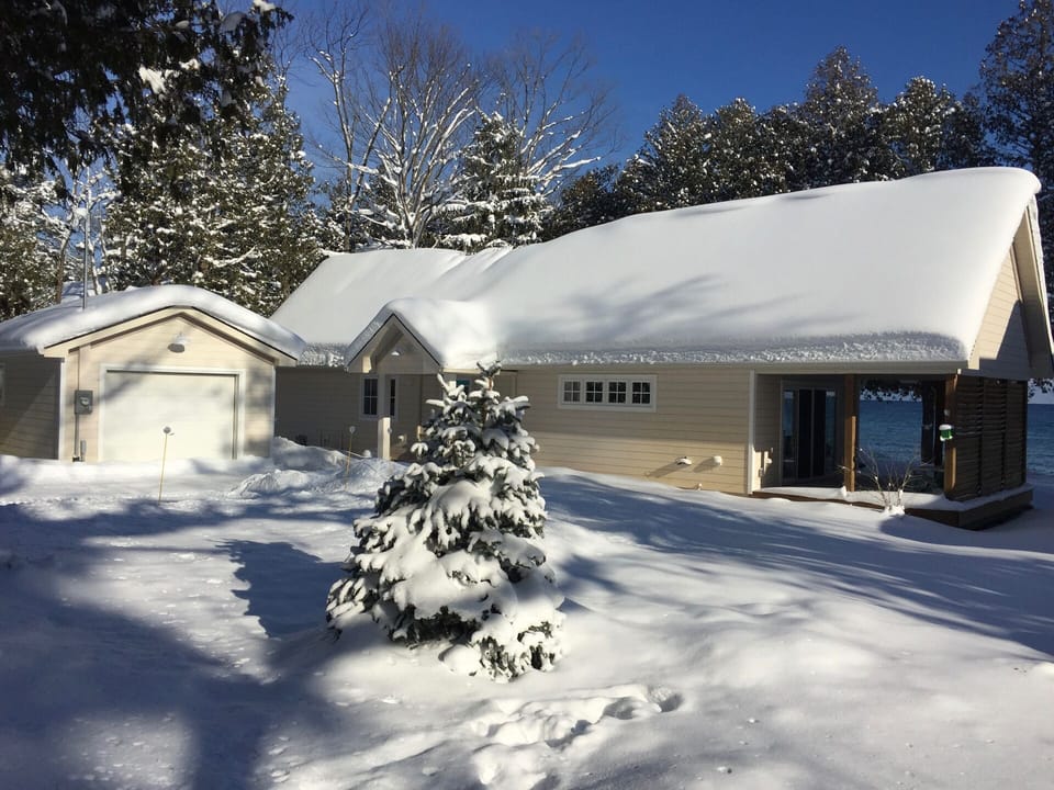 Quiet bespoke cottage close to ski slopes and x country trails.
