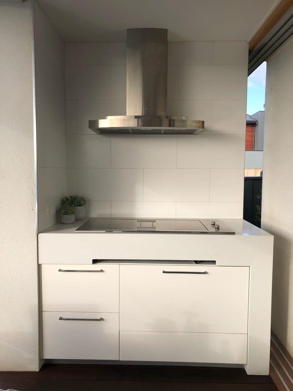 Gas BBQ hot plate with under-bench fridge 