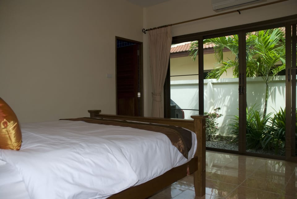 SILK - LUXURY FAMILY POOL VILLA NAIHARN