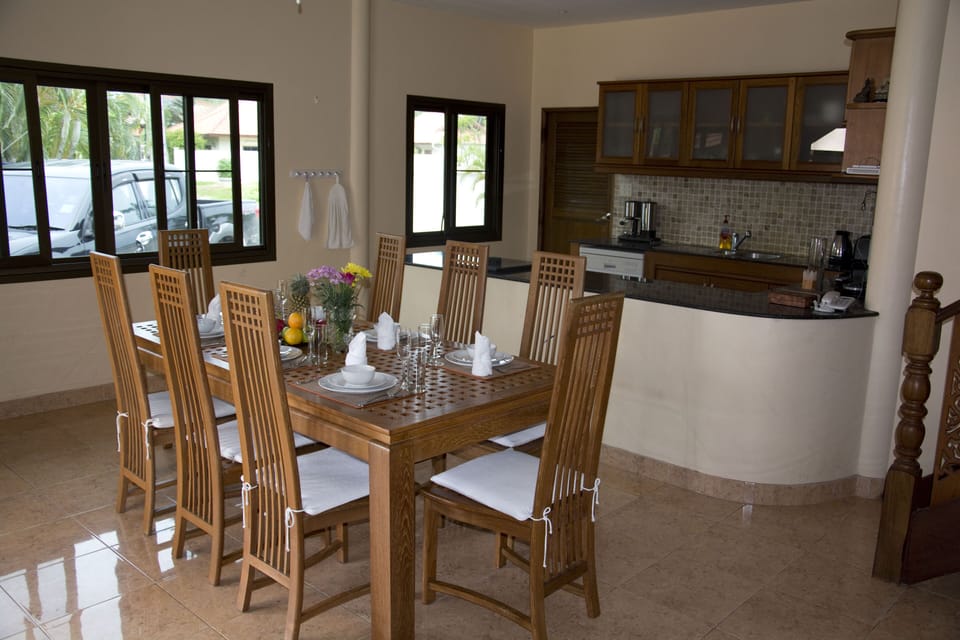 SILK - LUXURY FAMILY POOL VILLA NAIHARN
