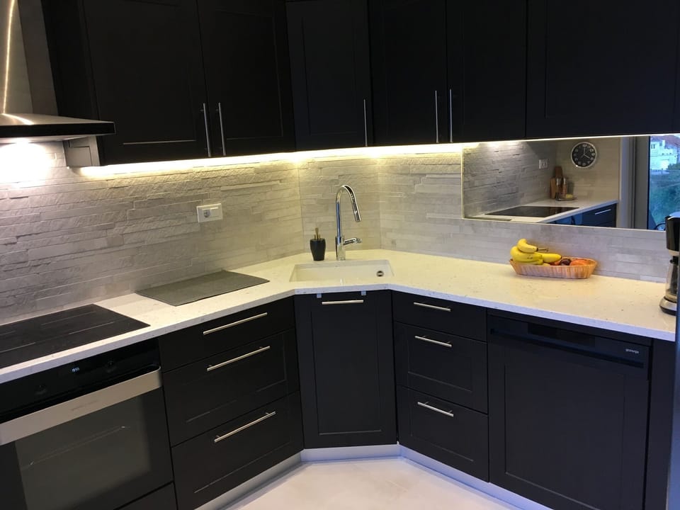 Stunning Chef’s Kitchen with all conveniences