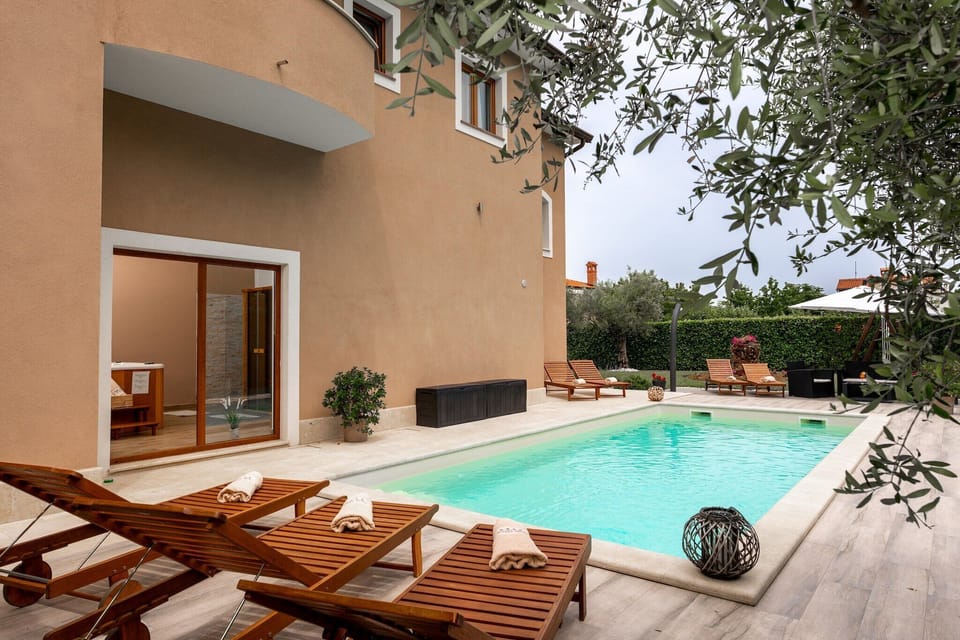 Holiday Home Swimming Pool