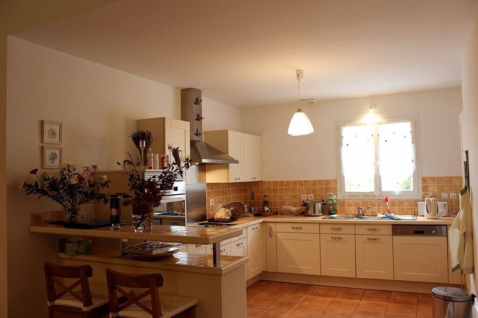 Fully Fitted Kitchen