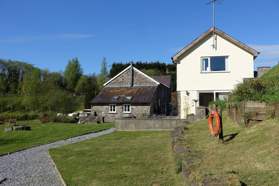 Mill Cottage (left)