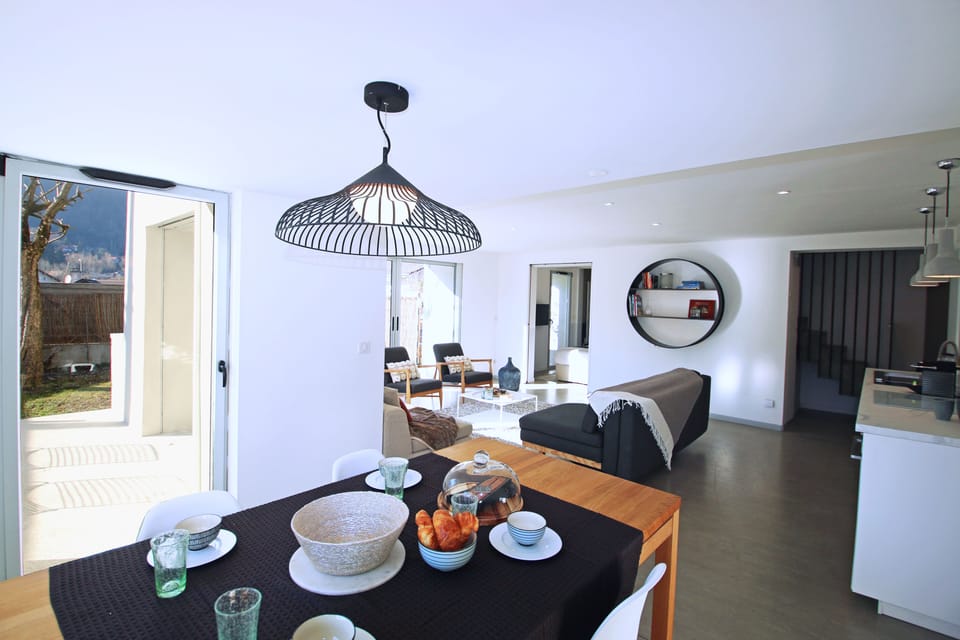 Spacious dining table