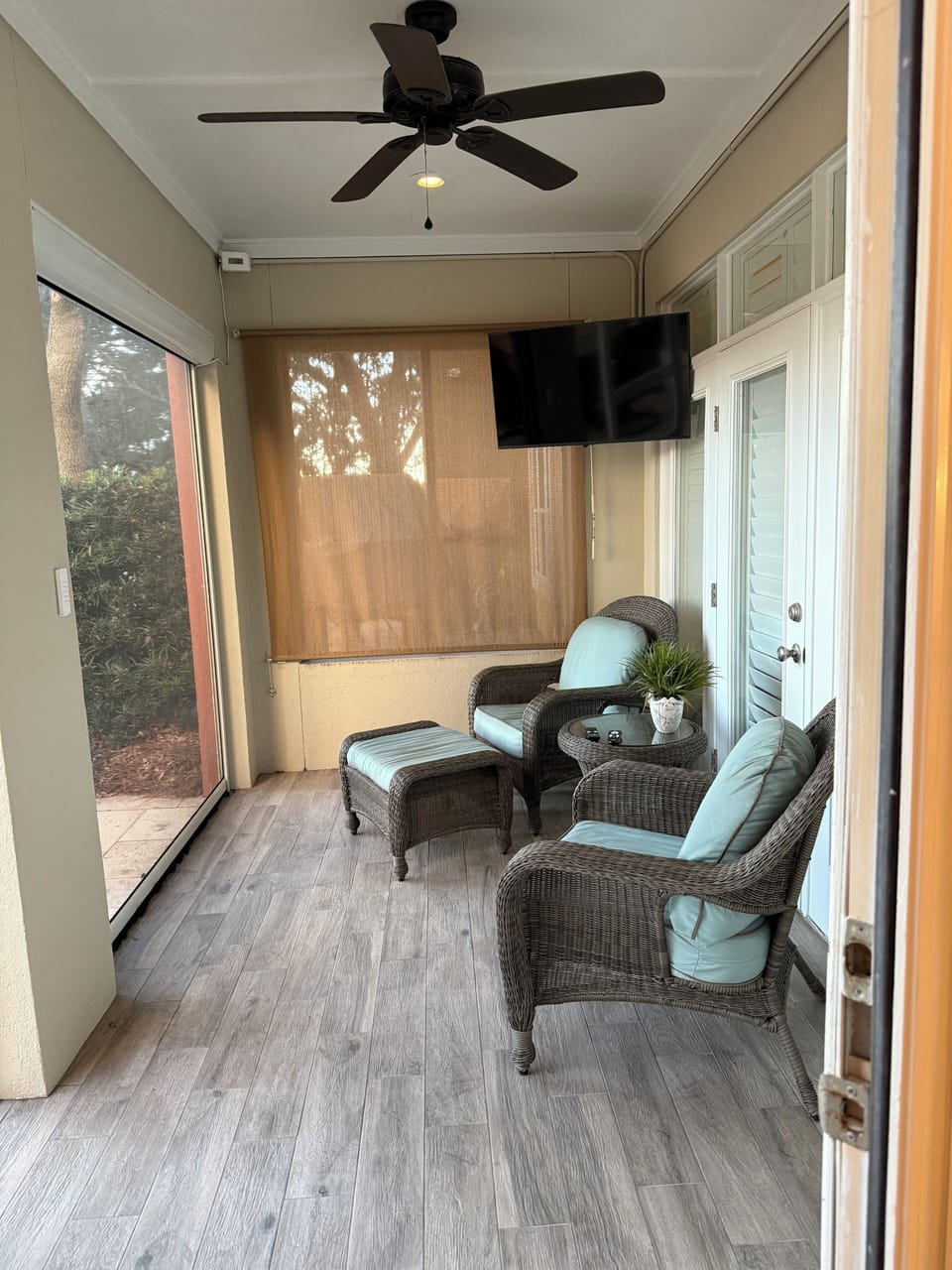 Screened in downstairs porch