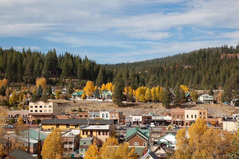 10 minutes away from picturesque Truckee