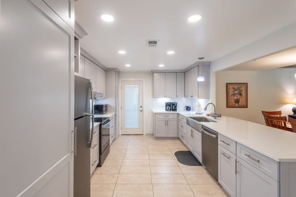 Farmhouse Sink, Keurig & Drip Coffee Machines