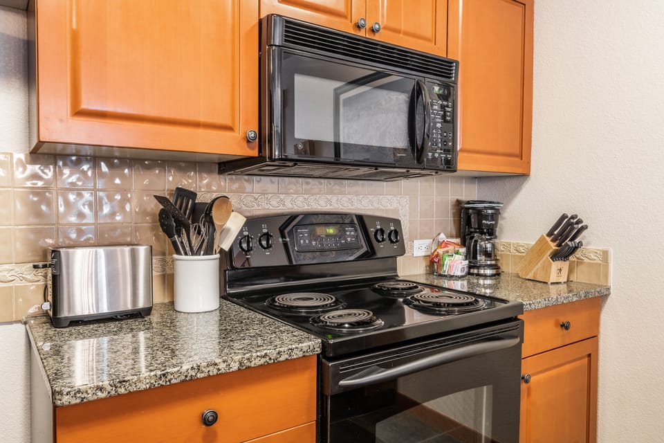 electric burners, oven, microwave 