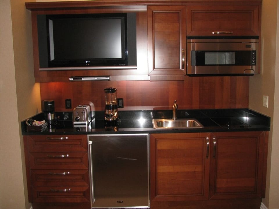 Kitchen and Flat Screen TV