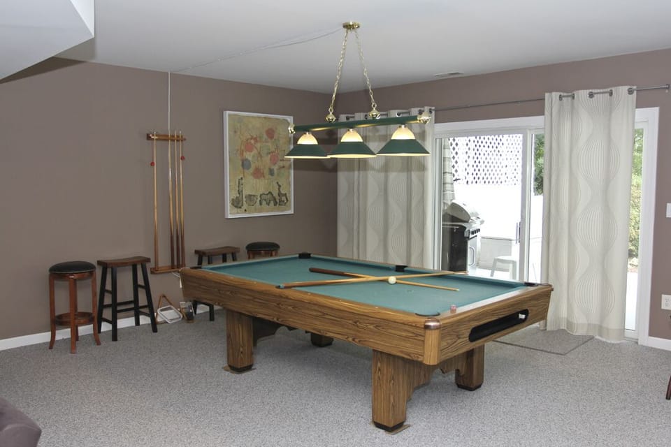 Pool table