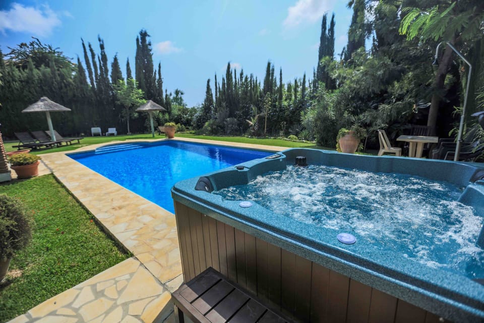Private Pool and Jacuzzi