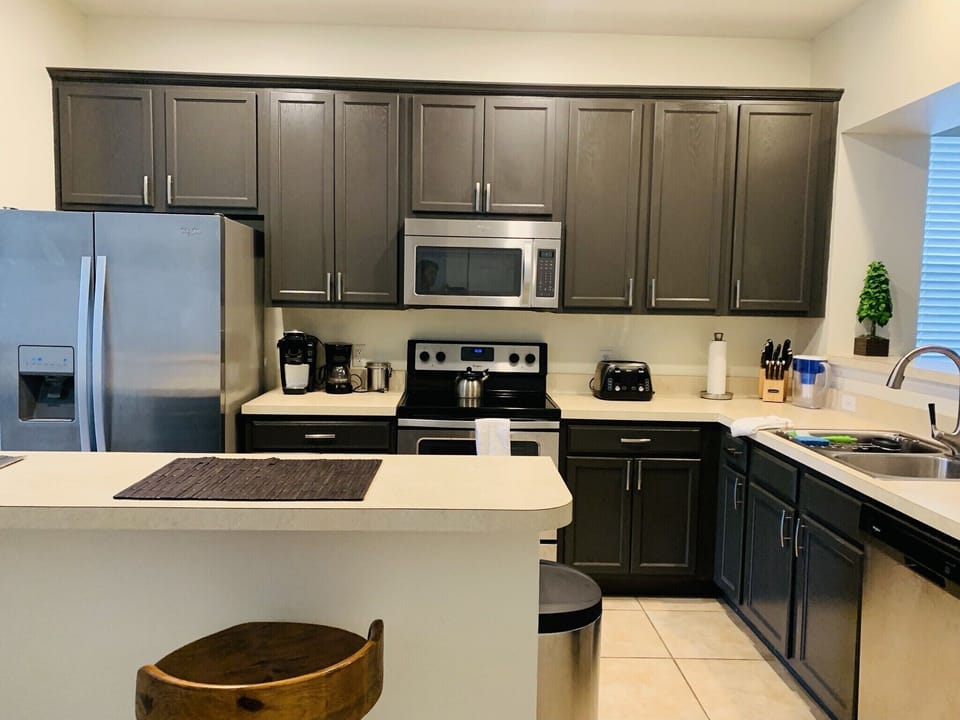 So much counter space!