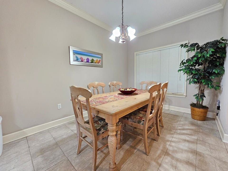 Dining Table with Seating for 6 at 302 North Shore Place