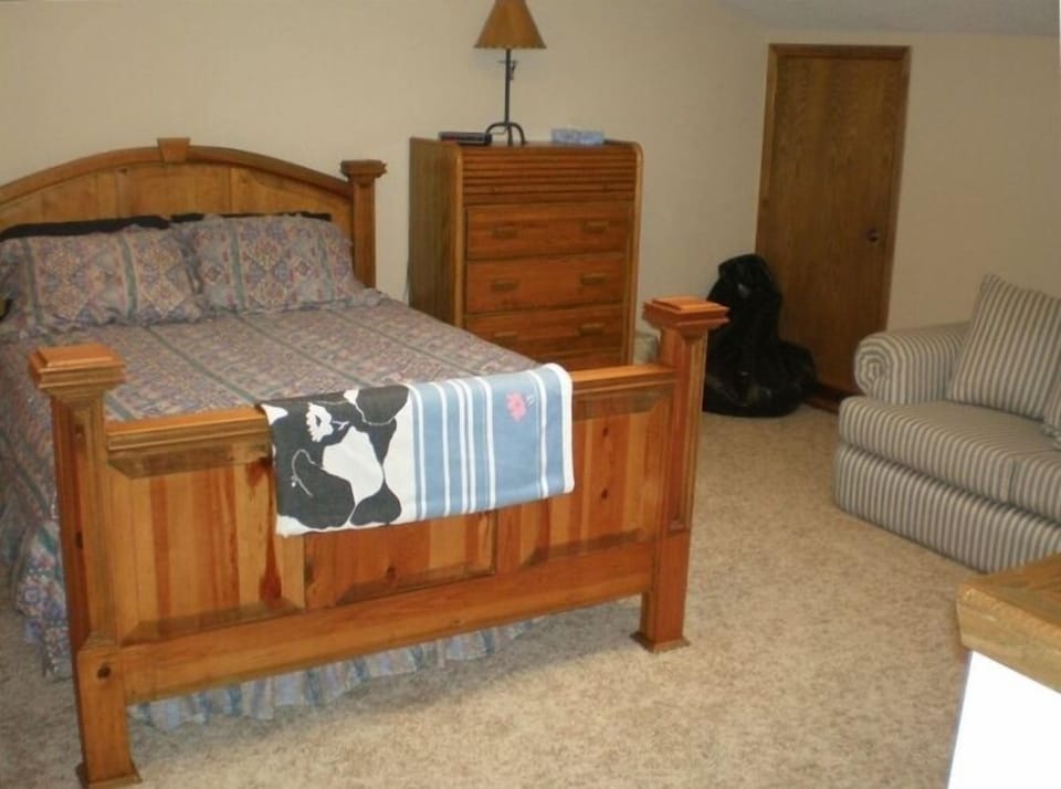 Additional Queen bed and pull-out in the Loft