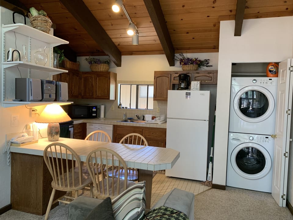 Eat-in kitchen