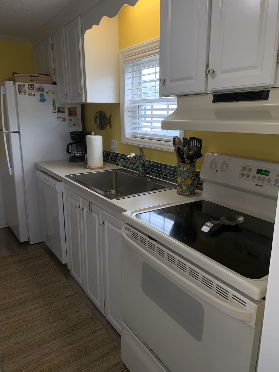 Kitchen new sink view.