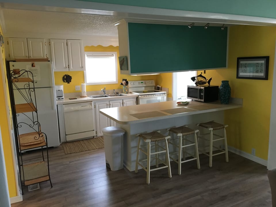Kitchen/bar area.