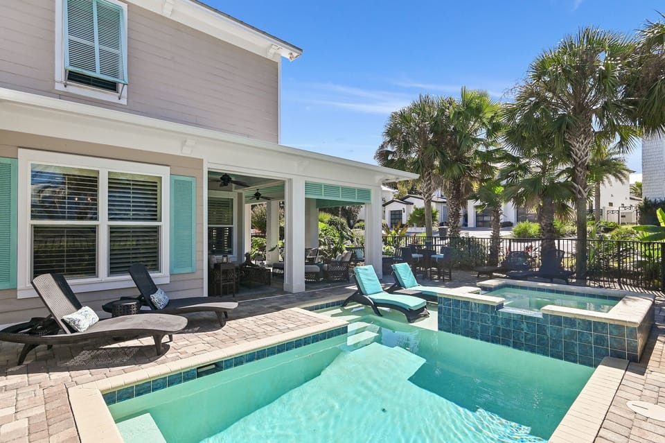 Amazing deck area, seating for 21