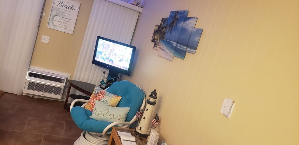 32" flat panel, with dvd player, soundbar & big dvd selection for all ages
