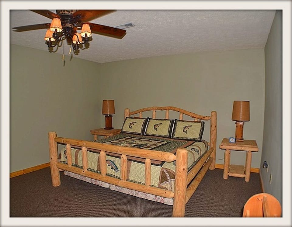 3 of 3 bedroom \ king bed \ lower level