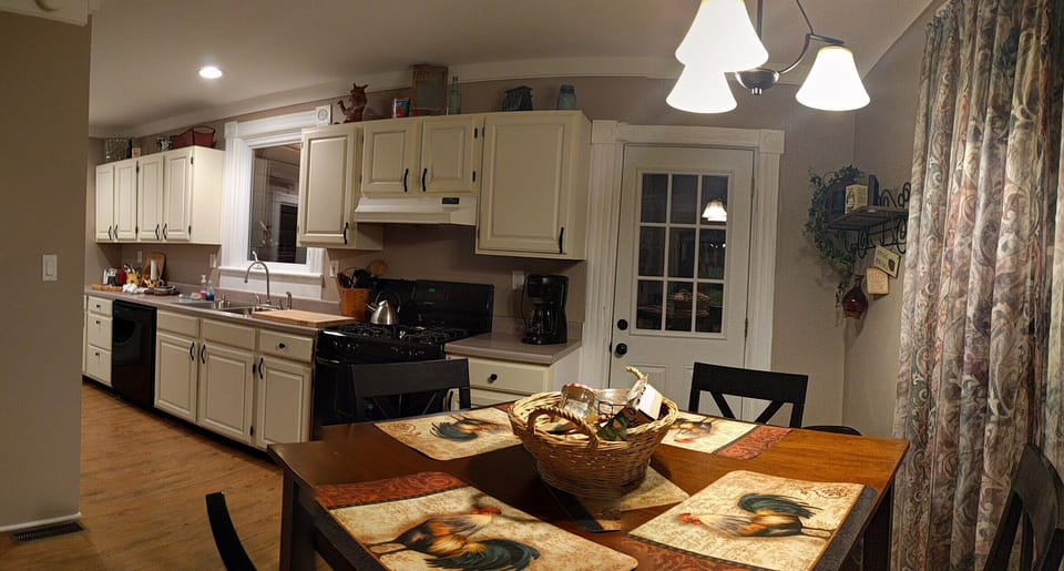 Eat in kitchen